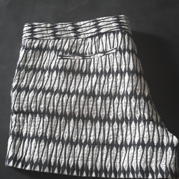 Joe black and white shorts - Picture 3 of 7